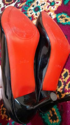Louboutin tufli