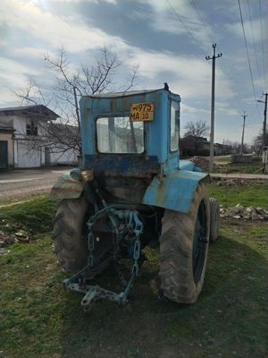 Traktor 28 hamma narsasi joyida xolati raboche