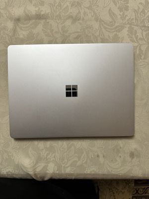 Microsoft Surface Laptop i5 10 gen 4/256 gb Сенсорный экран 2,5К