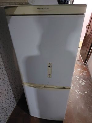 Продаётся холодильник LG