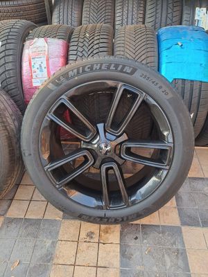 255/45/R20 voyah moshinasining diska baloni