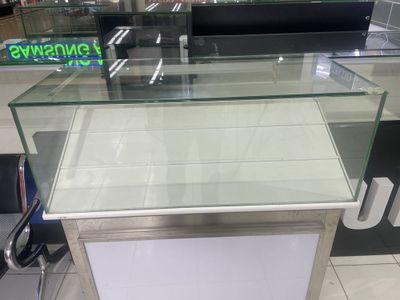Telefon uchun vitirina sotiladi