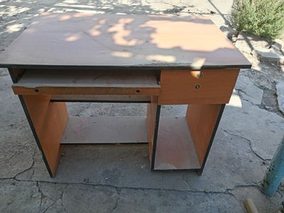 Kompyuter stoli sotiladi