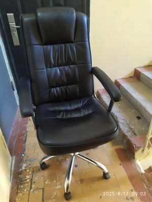 Кресло офисное продаётся