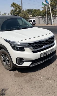 kia seltos 2021 beliy jemchug