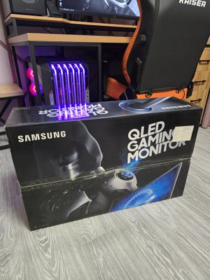 Монитор Samsung 32" LC32HG70QQIXCI