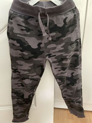 Штаны Gap с военным принтом