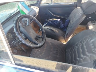 Vaz 2103 sotiladi xoladi urta narxi 8milion yana kilishaniz