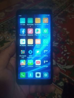 Sotiladi redmi 6a xolati zur 3/64gb ishlashi zur