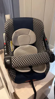 Детское кресло для машины почти новая и комфортная