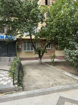 1.qavat Yoʻlni yuzida 4.xonalik 95kv kvartira sotiladi.