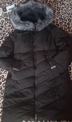 qishki kurtka razmeri: XL rangi qora