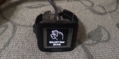 Продаются смарт часы Samsung galaxy Gear.