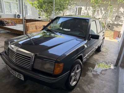Mercedes 190 inomarka sotiladi