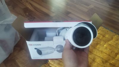 Hikvision kamere yangi 2 dona bor har bittasini donasi 1 mlndan 2 ta