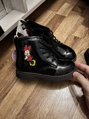 Черний ботинки