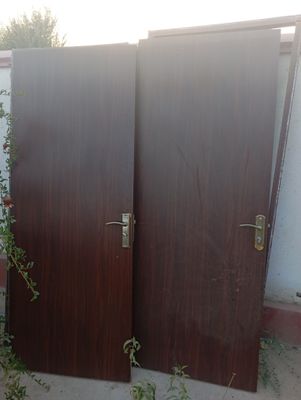 Eshik sotiladi. Boʻyi 190 cm.