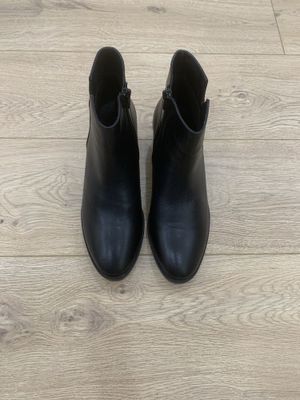 Ботиночки кожаные Derimod