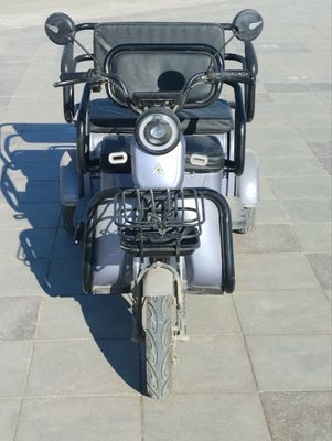 3 gʻildirakli moped