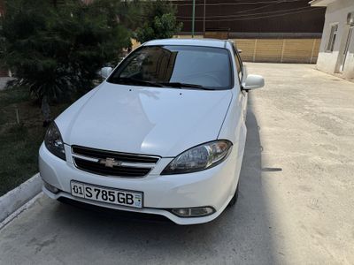 Lacetti sotiladi