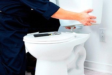 Установка унитаз ванной работает