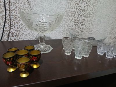 Хрустальные рюмки, ваза, деревянные рюмки, раритет