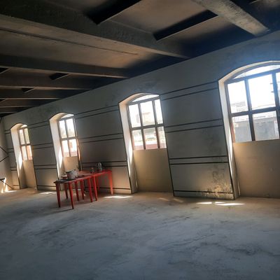 6та магазин 216кв падвал 108кв сотилади