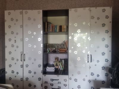 Кизлар шкафи, стол, тумба, креслоси
