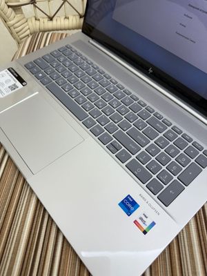 Продам HP Envy 17-cw0023dx 17.3"Touchscreen i7-13700H 16GB RAM 1TB SSD