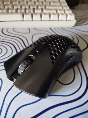 Продается беспроводной игравой мышка с RGB Simsiz RGB o'yin mishkasi
