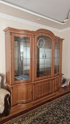 Сервант почти новый