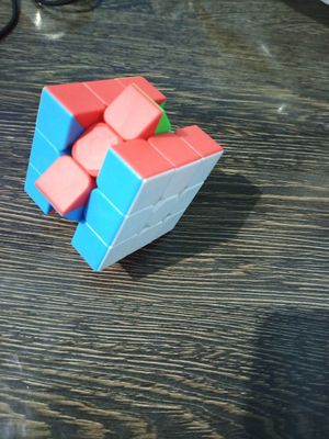 Kubik Rubik smola qolipi va svetilnik