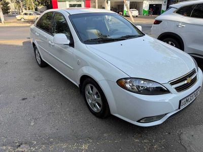 Срочно Продаётся Жентра Jentra Sotiladi Xolati zoʻr 3 paz Avtomat
