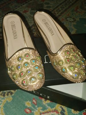 kelinla uchun  36 razmer kiyilmagan narxi 60.000