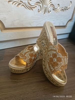 oyoq kiyim 36-37 razmer