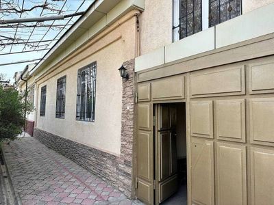 Nukus kinoteatri. Politexnika universiteti roʻparasi.3.6 sotik.