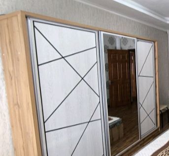 шкаф сотилади 2 та бор яп янги размери 2.40/2.10