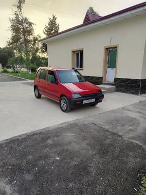 Продаю машину модель тико 1996 года цввет красный