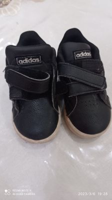 Adidas o'g'il bolalar oyoq kiyimi