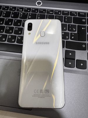 Телефон Samsung A30