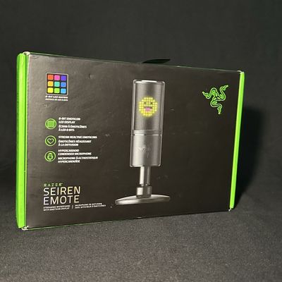 Razer Seiren Emote.