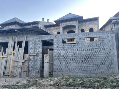 Продается Дом Хасанбай евро каробка Хасанбой,evro uchastka sotiladi.