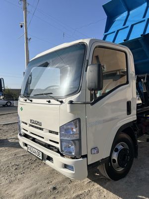 Isuzu Samasval yili 2010