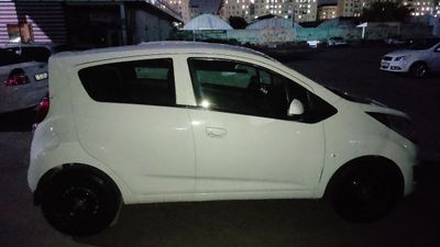 Oq spark sotiladi