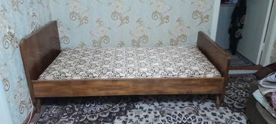 1 kishilik divan sotiladi