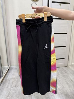 Продам спортивный костюм nike для девочки