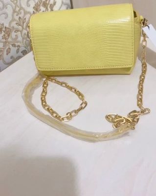 Оригинальная маленькая сумка бренда Mango