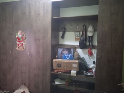 Срочно сотилади шкаф
