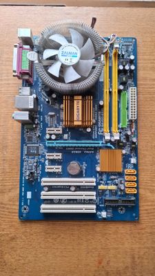 Gigabyte P31-ES3G motherboard + CPU + DDR + Kuler sotiladi