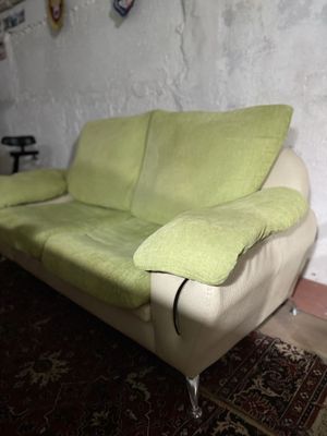 Srochna Divan sotiladi !!!